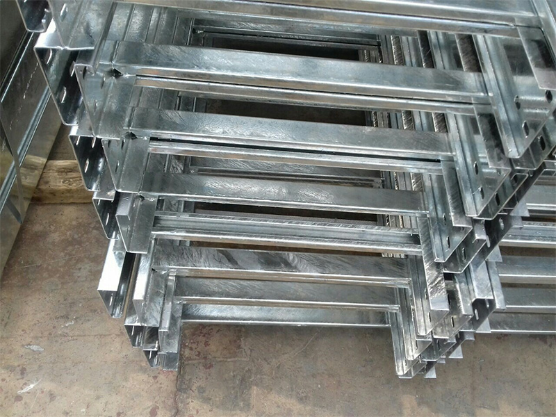 Thang - máng cáp 20